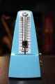 1. NKOKN metronom mechaniczny niebieski.webp