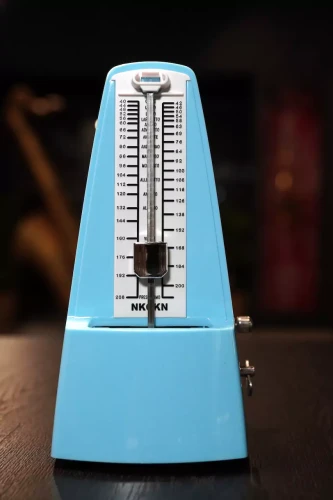 1. NKOKN metronom mechaniczny niebieski.webp